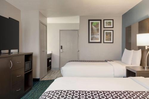 La Quinta Inn by Wyndham Peru Starved Rock State Park - image 8