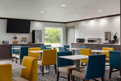 La Quinta Inn by Wyndham Peru Starved Rock State Park - image 6
