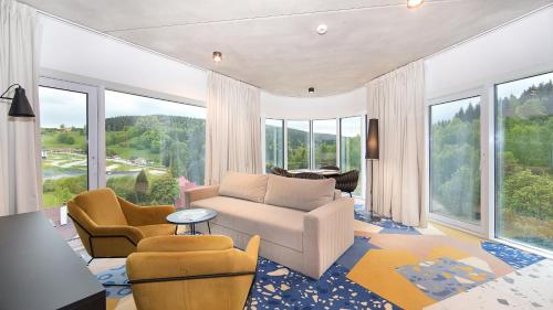 2 twin beds, 1 sofa bed
