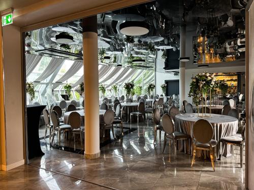A szálláshely kívülről, Grand Master Hotel in Dés