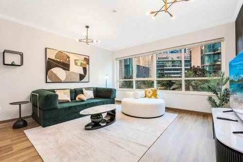 Luxury 2BR Dubai Marina Apartment Walk to JBR Beach & Marina Yacht Club, Dubai (Foto 2)