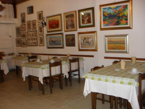 餐廳, 阿爾卡米尼托酒店 (Al Caminetto) in 奧斯塔