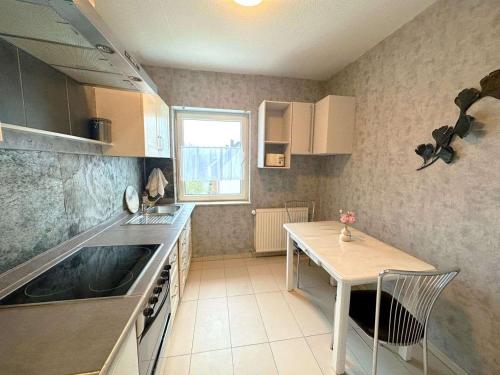 кухня, Work & Stay Apartment in Troisdorf in Тройдорф