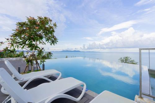 Swimming pool, Bayphere Hotel Pattaya JC in Na Jomtien