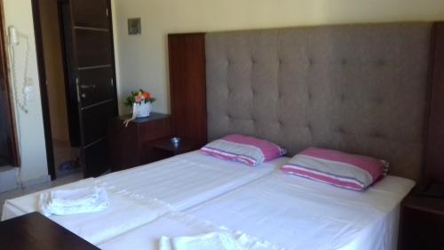 Parthenon Hotel - image 11