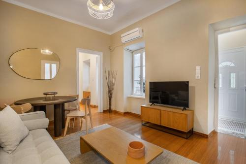 Grand Haven - New Renovated Spacious Apts in Prime Location, Atenas