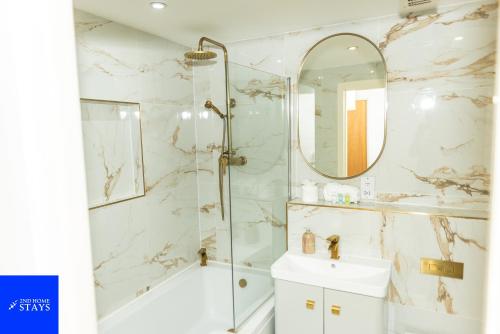 2ndHomeStays-Digbeth-B12 I Large Stylish 2-Bed Apartment I Ensuite I Sleeps 6 I Free Parking & WiFi I Perfect for Work Stays, Relocations & Holiday I Near Birmingham Project Sites & Attractions, Birmingham (fotografie 7)