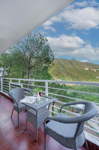 Exterior view of Alaya Stays Pinnacle Hilltop 3BHK Apartment with Picturesque Balcony & Scenic Views