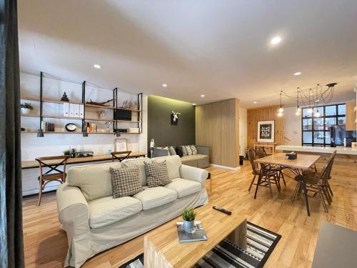 Vélin Samsen - Entire house with 3 Bedrooms near old town · Dusit