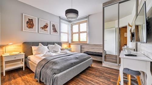 One-Bedroom Apartment image 8
