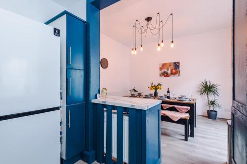 Stunning & Spacious Home by 53 Degrees Property, Sleeps 7 in the heart of Anfield!, Liverpool (photo 4)