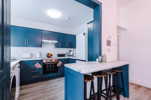 Stunning & Spacious Home by 53 Degrees Property, Sleeps 7 in the heart of Anfield!, Liverpool (photo 6)