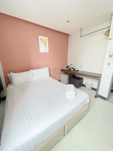 Nantra Ekkamai Hotel