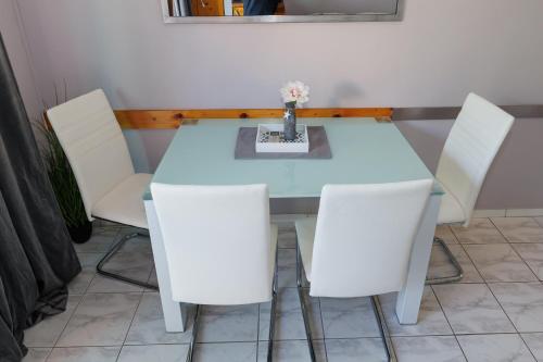 One-Bedroom Apartment image 10