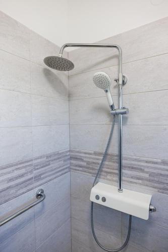 One-Bedroom Apartment image 6