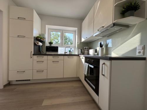 厨房, Lilis Ferienwohnung mit Schlossblick 1 in 瓦尔德克