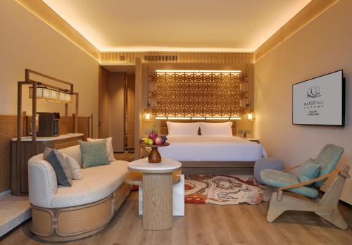 Deluxe King Room with Park View and Private Courtyard image 1