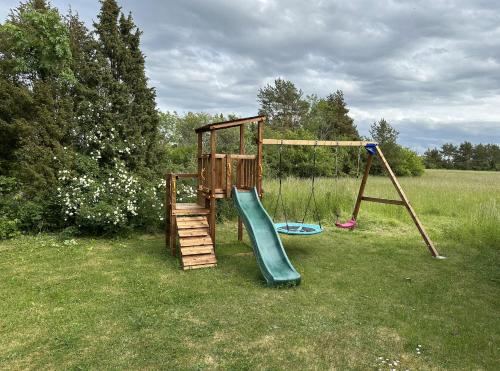 Playground, Paadi puhkemaja in Kivi