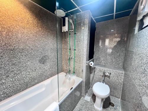 room detail thumbnail 2