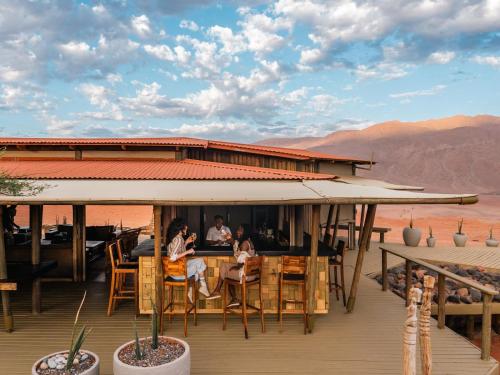 Pub/salon, Wolwedans Desert lodge in Maltahohe