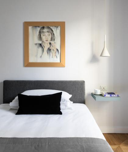 Classic Single Room with French Bed image 4
