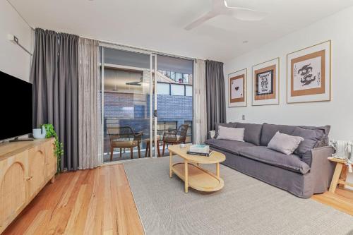 Press Play - Stylish Base in Darlinghurst Dining Hub - image 2