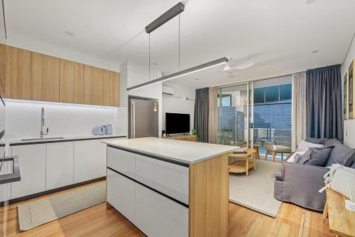 Press Play - Stylish Base in Darlinghurst Dining Hub - image 11