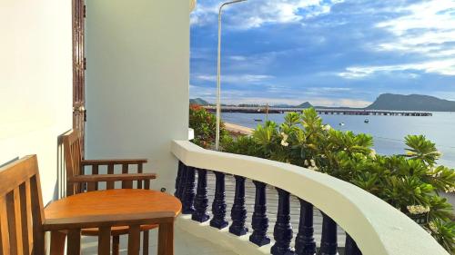 Sunrise Guesthouse - Prachuap Khiri Khan Sunrise Guesthouse - Prachuap Khiri Khan