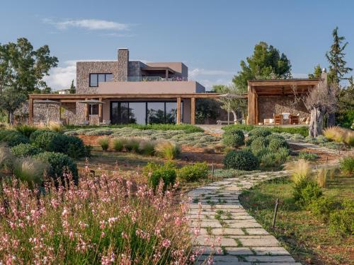 Beachfront Villa Oneiro with Sea Views - Location, gîte - Porto Heli