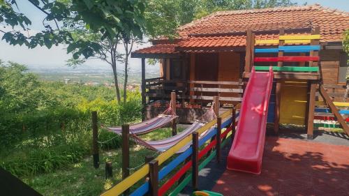 Játszótér, Къща за гости Вишнева градина in Brestnik