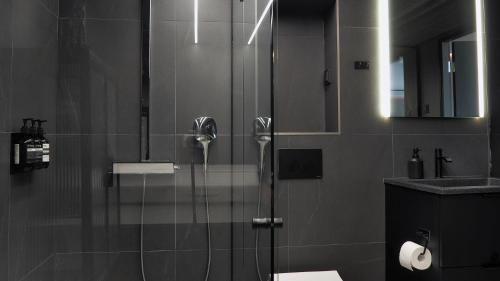 2ndhomes Suite with Sauna & Jacuzzi in Kamppi, Helsinki (photo 2)