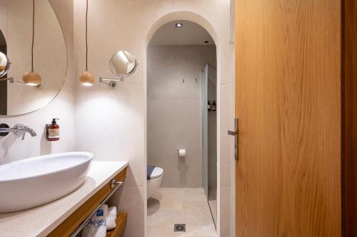 Apartment (3 Adults) image 8