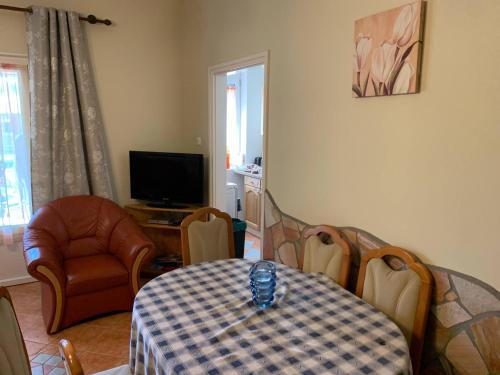 Vilma Balaton Apartmanház (Vilma Balaton Apartmanhaz) in บาลาตองมาเรียฟูร์โด