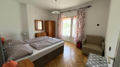 Vilma Balaton Apartmanház (Vilma Balaton Apartmanhaz) in บาลาตองมาเรียฟูร์โด