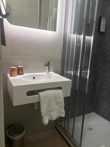 Double Room room in Kyriad Lille Gare - Grand Palais
