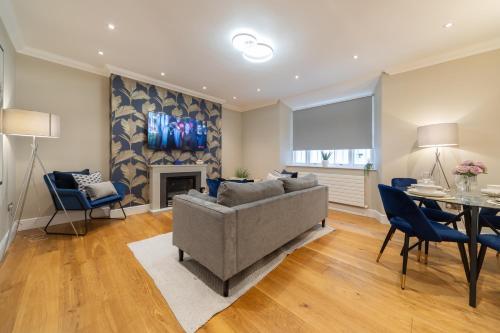 London luxury 3BD 3BTH Knightsbridge, Chelsea Lower Ground Floor Flat, London