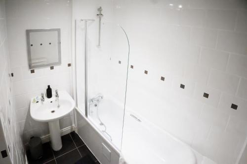 Two-Bedroom Apartment image 6
