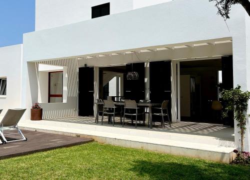 Three-Bedroom Villa image 8