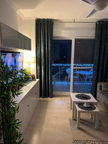 Chula Vista Apartamento, 200m de la playa, piscina, parking in 達伊穆茲