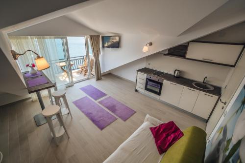 Apartment with Sea View image 10