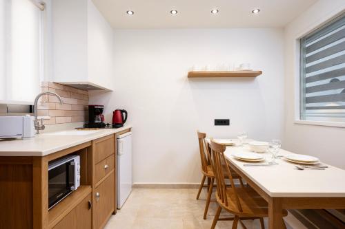 บริการและสิ่งอำนวยความสะดวก, อีเจียน เฮาส์ (Aegean Houses) in แลมบิ