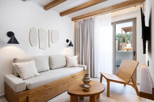 Apartment With Swimming Pool image 4