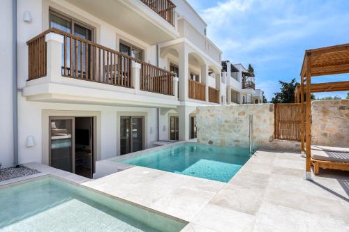 Apartment With Swimming Pool image 5