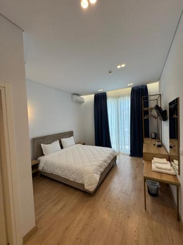 Double Room image 3
