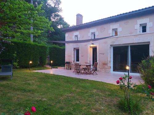 Gîte spa privatif (Gite spa privatif) in 羅氏沙萊