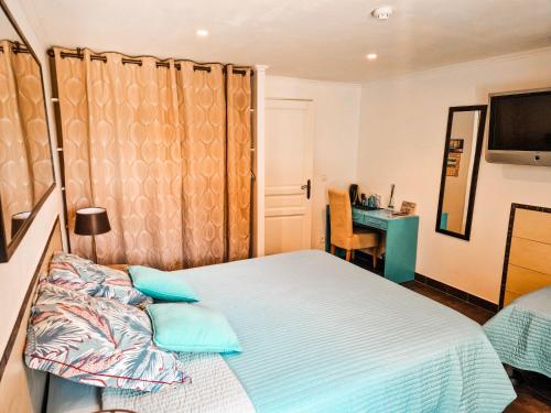 Superior Triple Room with Terrace room in La Villa Nais PADEL&PISCINE -Suites & Appartements