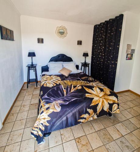 Superior Double Room with Balcony image 3