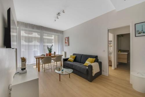 Charming apartment near Eiffel Tower 2BR II, Paříž