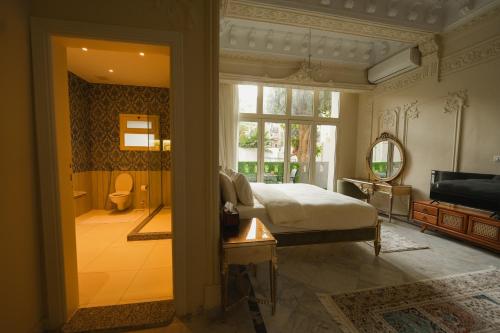 room detail thumbnail 1