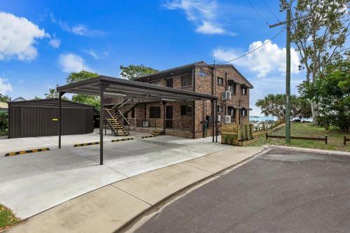 Salt & Stone Villa on the beach - Villa 2, Burrum Heads (foto 6)